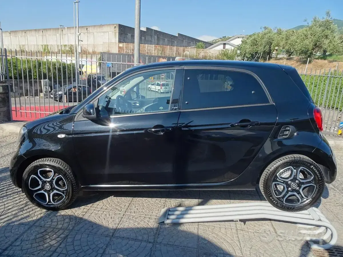Usata Smart ForFour Prime 90 CV (66 kW) 2017 Nero Utilitaria