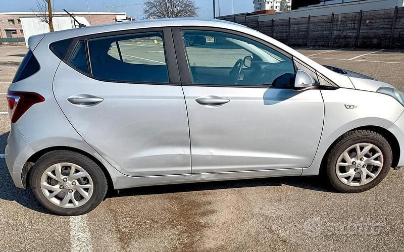 Usata Hyundai i10 83 CV (61 kW) 2017 Grigio Utilitaria