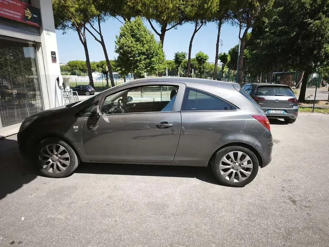 Usata Opel Corsa Club 86 CV (63 kW) 2010 Utilitaria