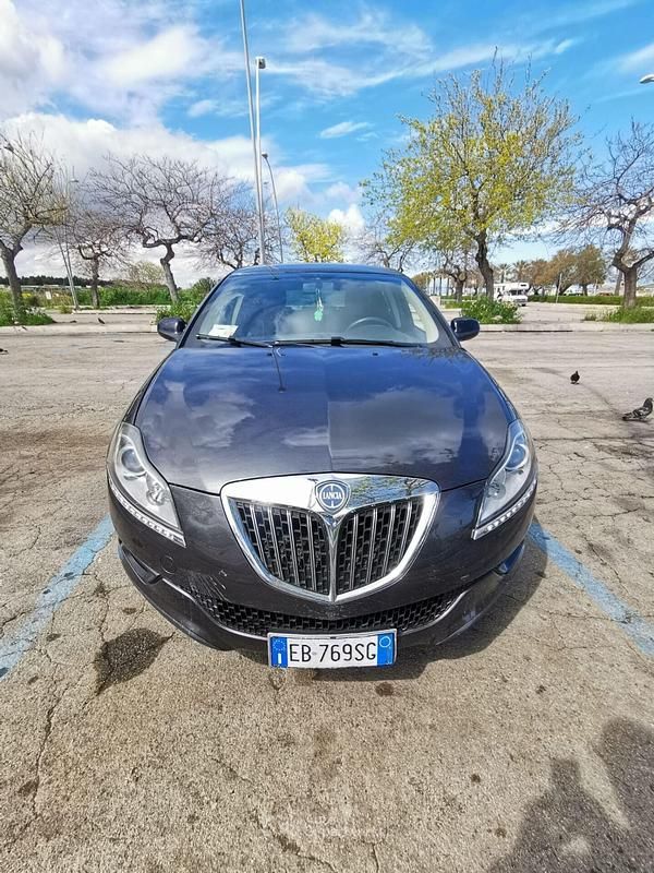 Usata Lancia Delta 120 CV (88 kW) 2010 Grigio Utilitaria