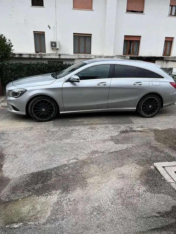 Usata Mercedes CLA200 Shooting Brake AMG line 136 CV (100 kW) 2016 Argento Station wagon