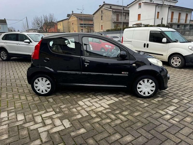 Usata Peugeot 107 68 CV (50 kW) 2008 Nero Utilitaria