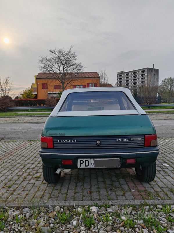 Usata Peugeot 205 Roland Garros 75 CV (55 kW) 1992 Verde Cabrio