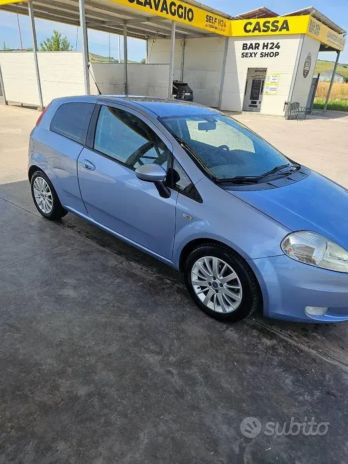 Usata Fiat Grande Punto 90 CV (66 kW) 2005 Bluazzurro Utilitaria