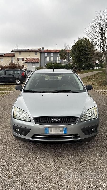Usata Ford Focus 90 CV (66 kW) 2005 Grigio Station wagon
