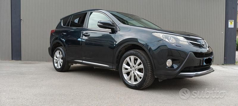 Usata Toyota RAV4 Lounge 150 CV (110 kW) 2015 Blu SUV