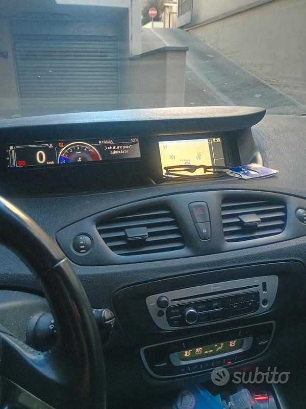 Usata Renault Scénic III 110 CV (80 kW) 2015 Grigio Monovolume