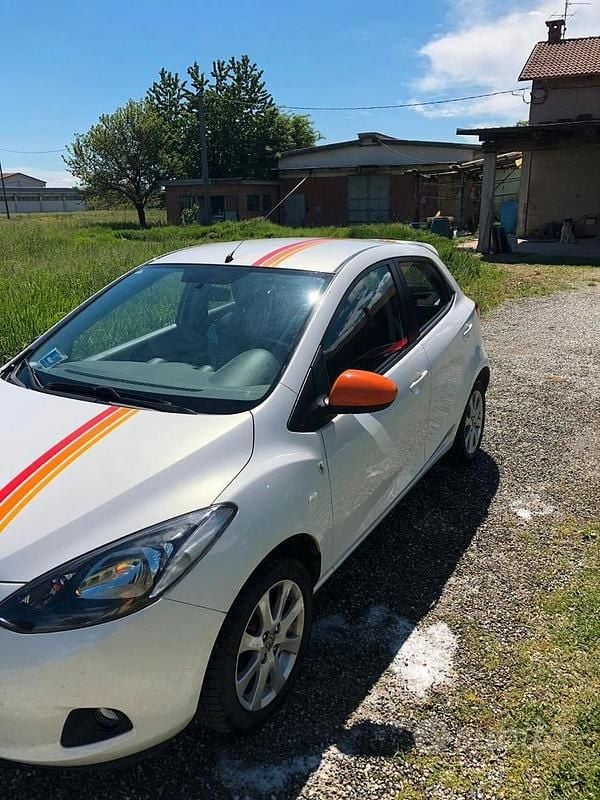 Usata Mazda 2 75 CV (55 kW) 2010 Bianco Berlina