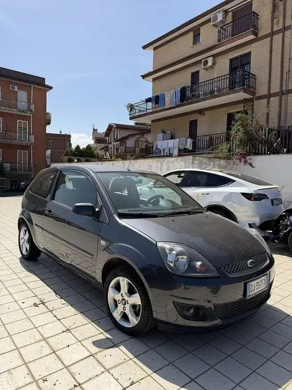 Usata Ford Fiesta Zetec 68 CV (50 kW) 2007 Utilitaria