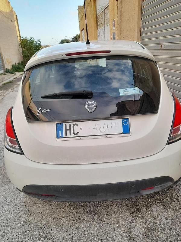 Usata Lancia Ypsilon S 80 CV (58 kW) 2013 Bianco Utilitaria