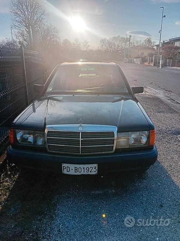 Usata Mercedes 190 109 CV (80 kW) 1992 Nero Berlina