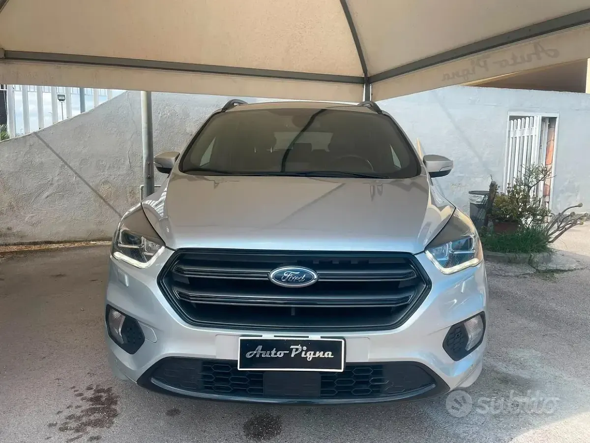 Usata Ford Kuga Titanium 120 CV (88 kW) 2017 Grigio SUV