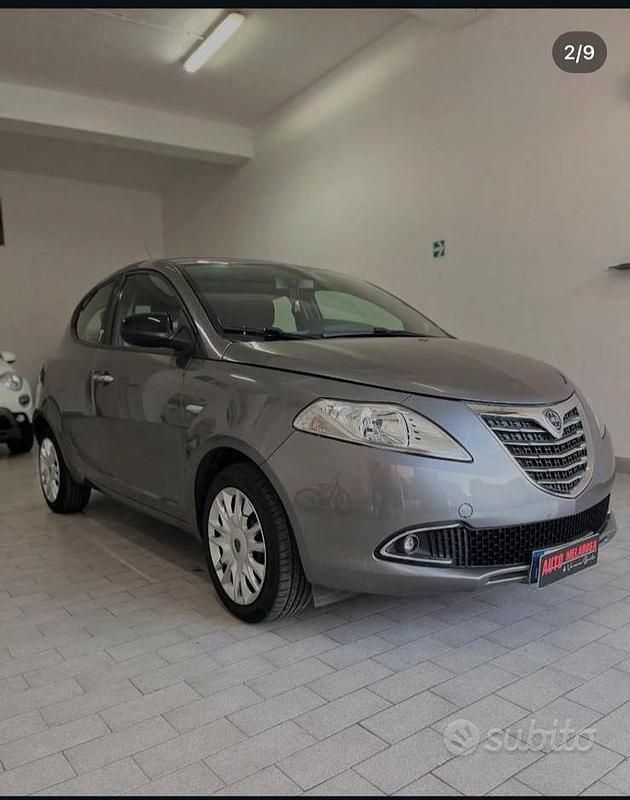 Usata Lancia Ypsilon 80 CV (58 kW) 2015 Grigio Utilitaria