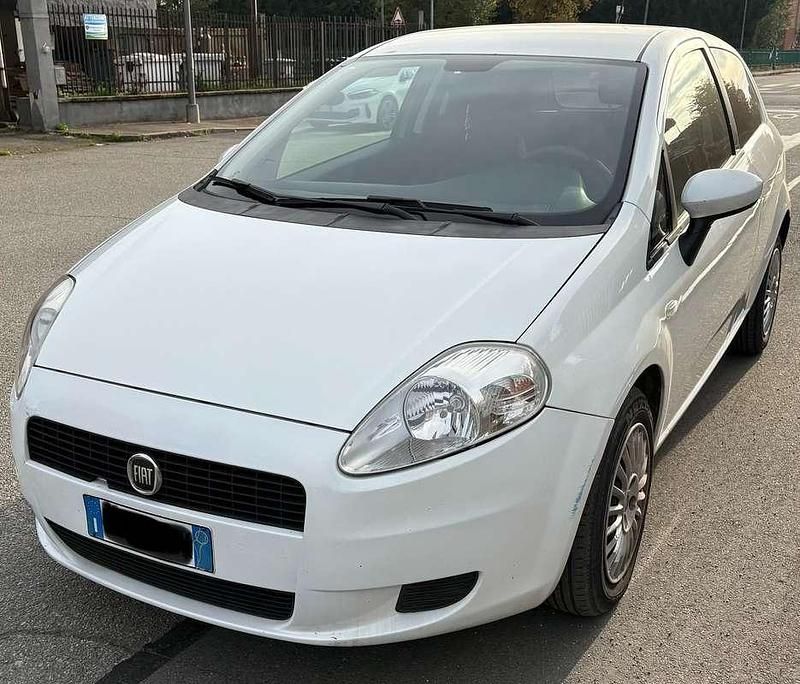 Bianco Usata 2009 Fiat Grande Punto Dynamic Due volumi | 2000 € (Super prezzo) - Immagine 1/4