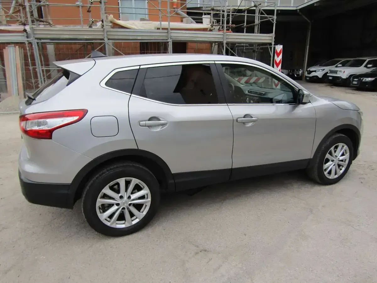 Usata Nissan Qashqai Tekna 110 CV (80 kW) 2018 Argento metallizzato SUV