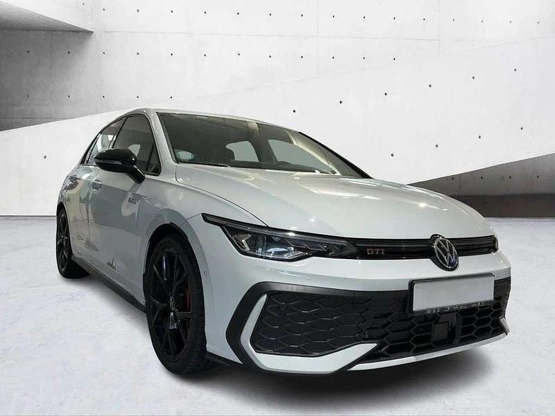 Usata VW Golf VIII Style 265 CV (194 kW) 2025 Pure white