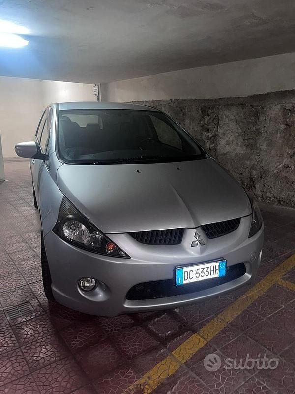 Usata Mitsubishi Grandis 136 CV (100 kW) 2006 Grigio Monovolume