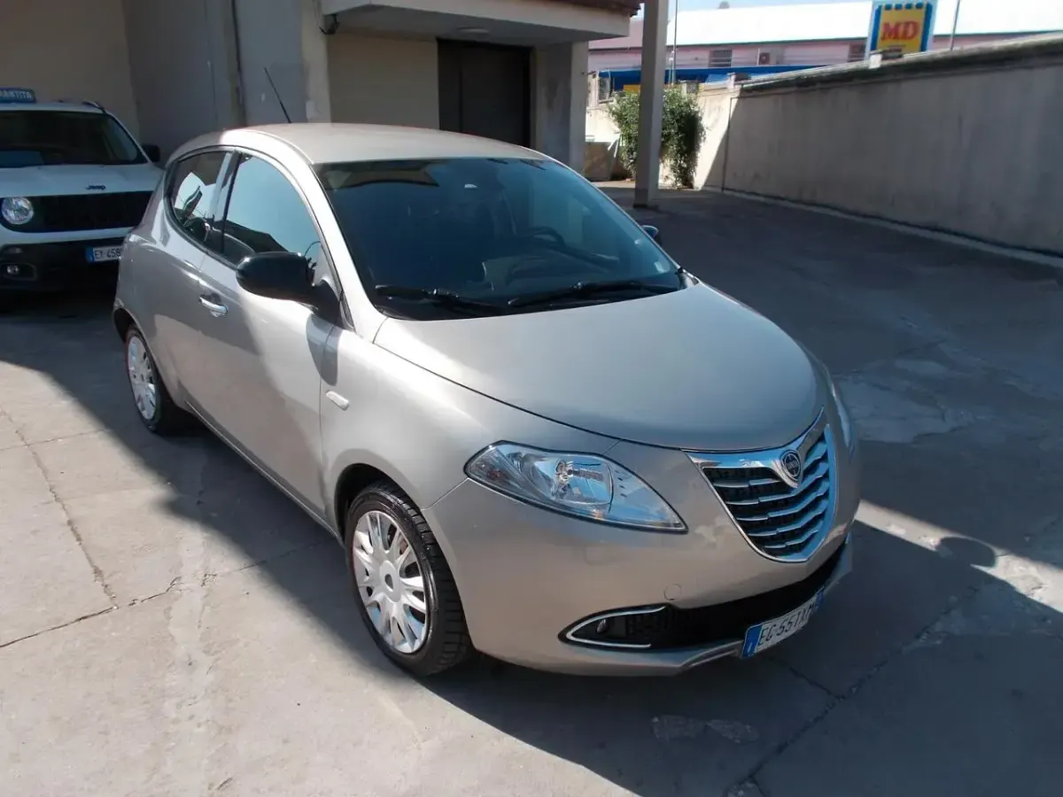 Usata Lancia Ypsilon Gold 95 CV (69 kW) 2011 Grigio Utilitaria