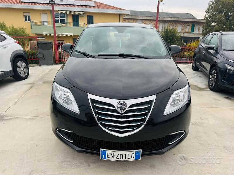 Usata Lancia Ypsilon Gold 95 CV (69 kW) 2012 Nero Utilitaria