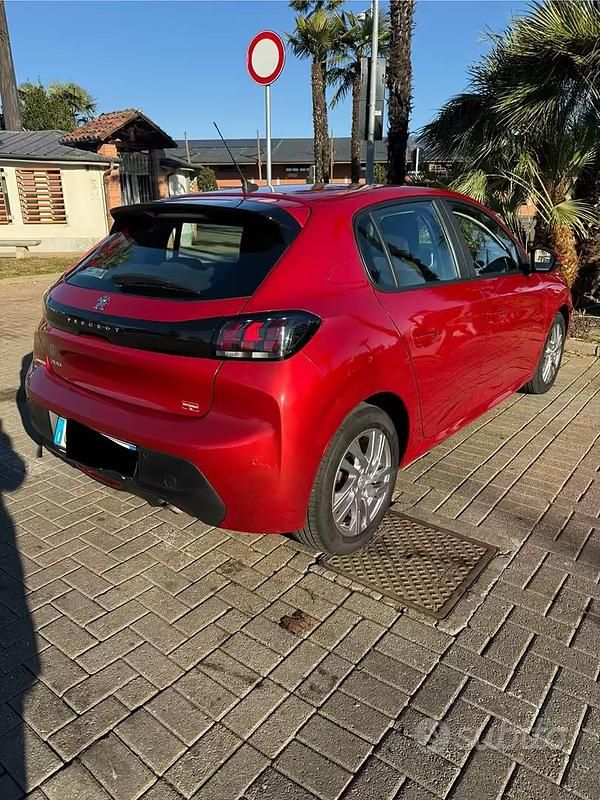 Usata Peugeot 208 Active 75 CV (55 kW) 2020 Rosso Utilitaria