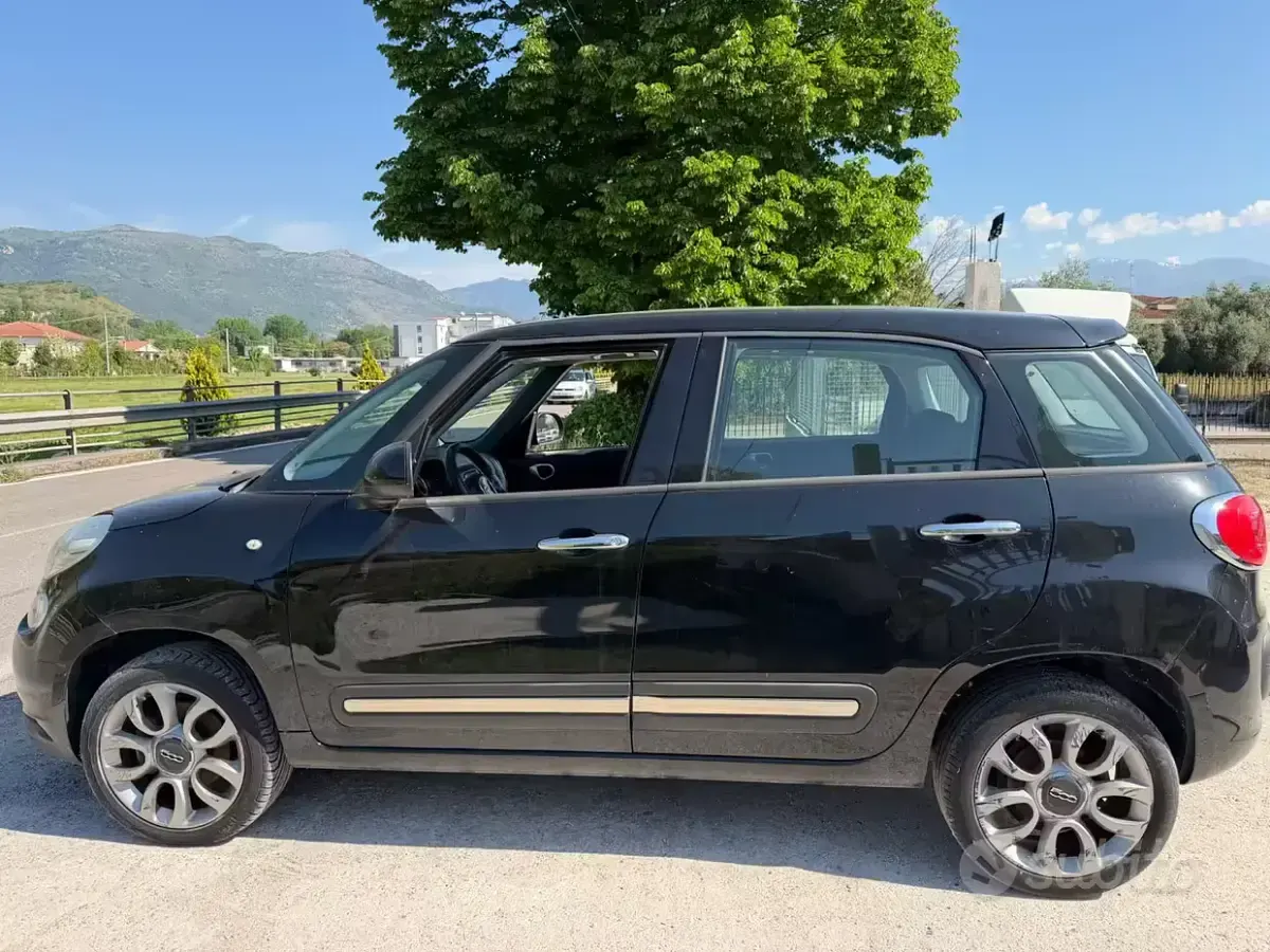Begagnad Fiat 500L Lounge 80 HK (58 kW) 2015 Svart Minibuss
