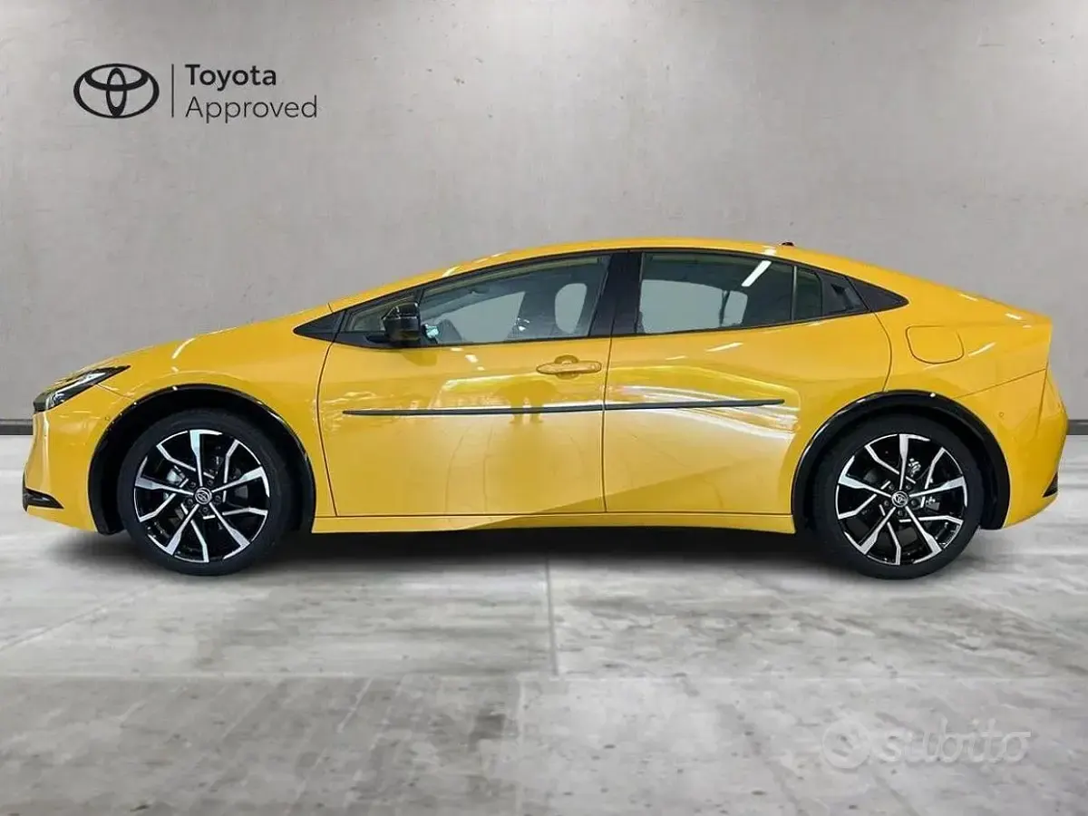 Usata Toyota Prius Lounge+ 151 CV (111 kW) 2024 Giallo Utilitaria