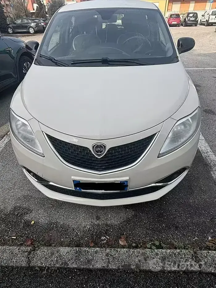 Usata Lancia Ypsilon 69 CV (50 kW) 2016 Utilitaria