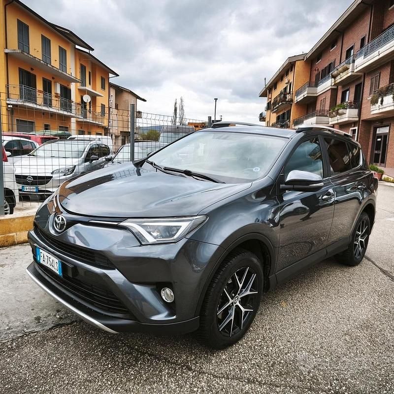 Usata Toyota RAV4 Style 143 CV (105 kW) 2016 Grigio SUV