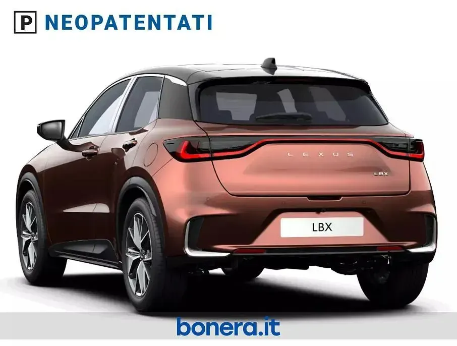 Nuova Lexus LBX 136 CV (100 kW) 2026 Marrone SUV