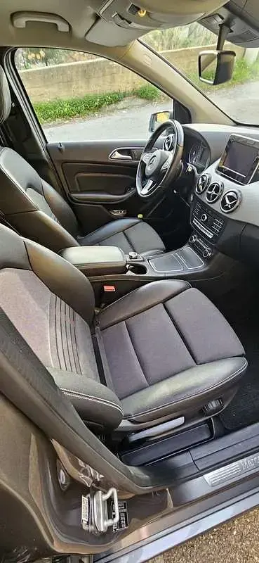 Usata Mercedes B200 136 CV (100 kW) 2017 Grigio Utilitaria