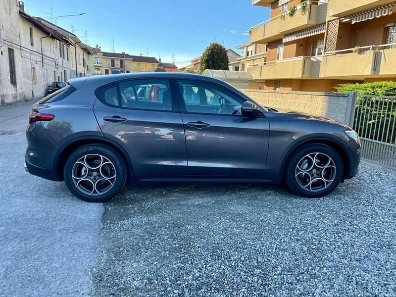 Usata Alfa Romeo Stelvio Super 179 CV (131 kW) 2017 Grigio SUV