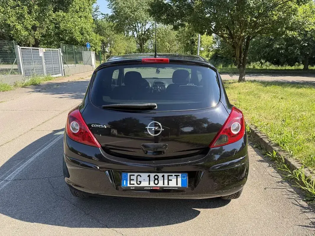 Usata Opel Corsa Edition 86 CV (63 kW) 2011 Utilitaria