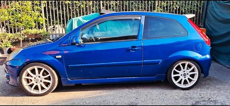 Usata Ford Fiesta ST 150 CV (110 kW) 2006 Blu Berlina