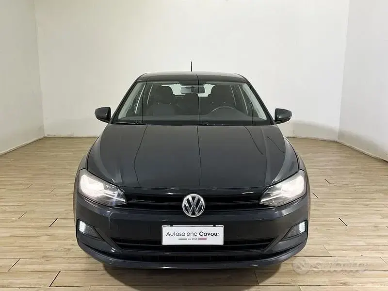 Usata VW Polo Trendline 65 CV (47 kW) 2018 Grigio urano Utilitaria