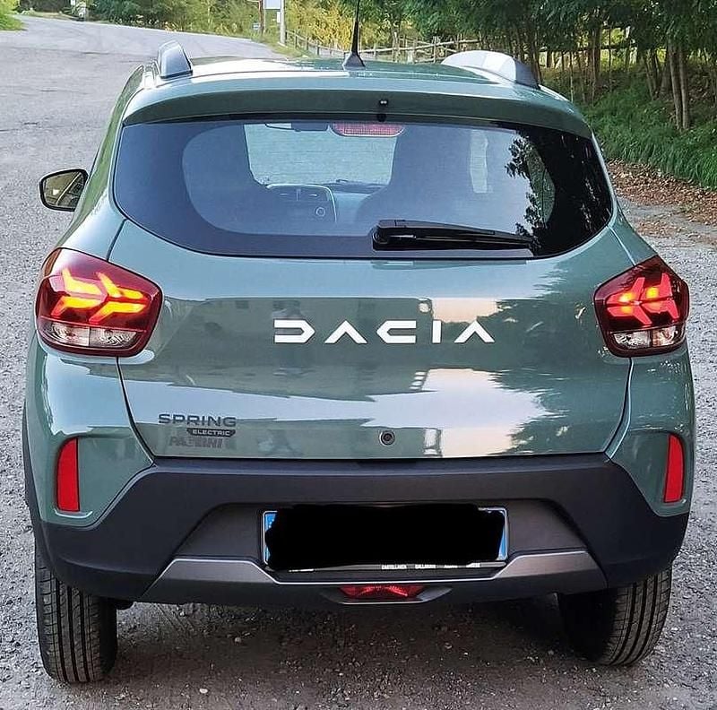 Verde Usata 2023 Dacia Spring Essentiel Utilitaria | 12.000 € (Cara) - Immagine 1/4