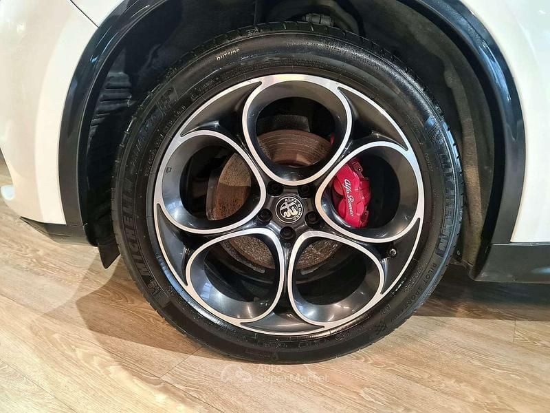 Usata Alfa Romeo Stelvio Veloce 209 CV (153 kW) 2024 Bianco SUV