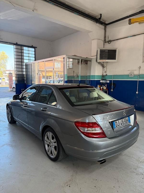 Usata Mercedes C220 Avantgarde 170 CV (125 kW) 2007 Beige Berlina