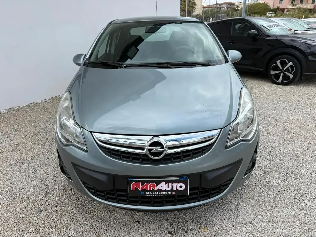 Usado Opel Corsa 85 CV (62 kW) 2012 Gris Utilitario