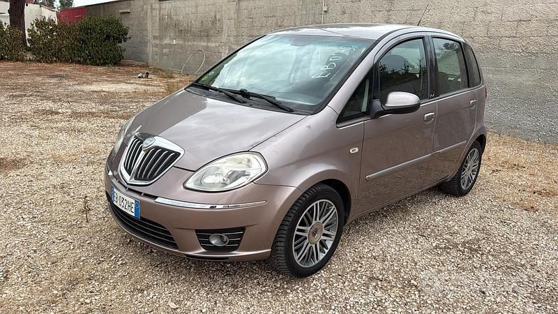 Usata 2010 Lancia Musa Monovolume | 3500 € (Buon prezzo) - Immagine 1/4