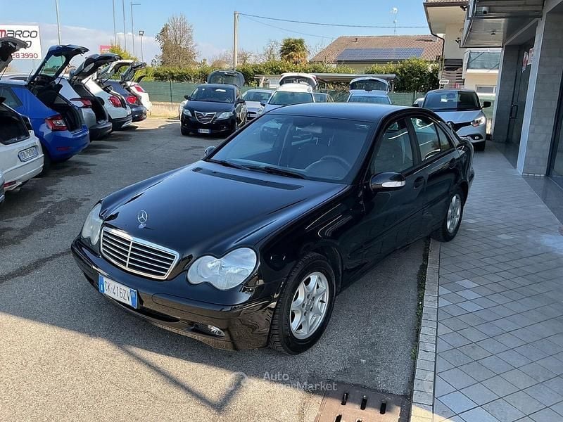 Usata Mercedes C200 122 CV (89 kW) 2003 Nero Berlina