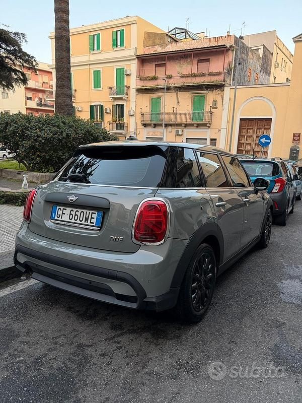 Usata Mini ONE 75 CV (55 kW) 2022 Grigio Utilitaria