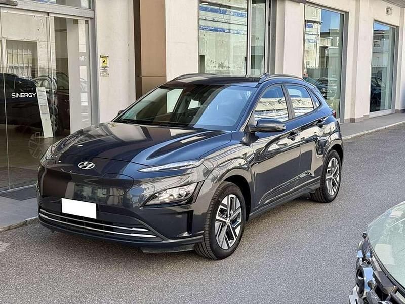 Grigio scuro Usata 2022 Hyundai Kona SUV | 15.900 € (Ottimo prezzo) - Immagine 1/4