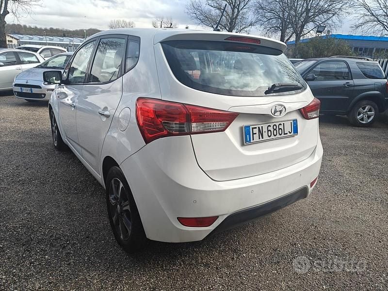 Usata Hyundai ix20 Comfort 90 CV (66 kW) 2018 Bianco Utilitaria
