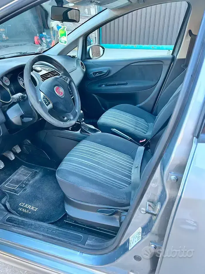 Usata Fiat Punto 69 CV (50 kW) 2011 Grigio Utilitaria