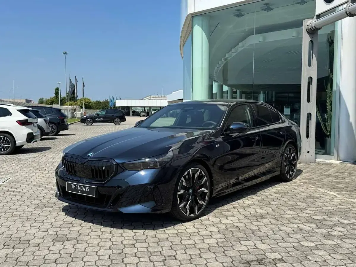Nuova BMW i5 250 kW (340 CV) 2026 Carbon black met. Berlina