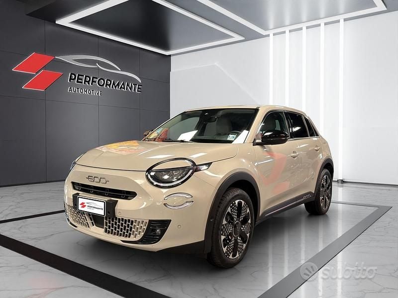 Usata Fiat 600 La Prima 145 CV (106 kW) 2025 Marrone SUV