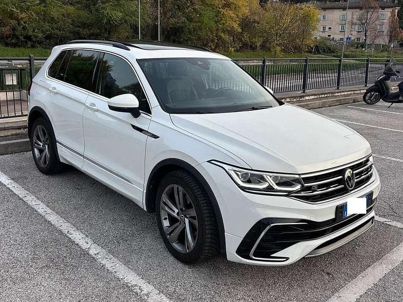 Bianco Usata 2022 VW Tiguan R-line SUV | 32.500 € (Molto cara) - Immagine 1/4