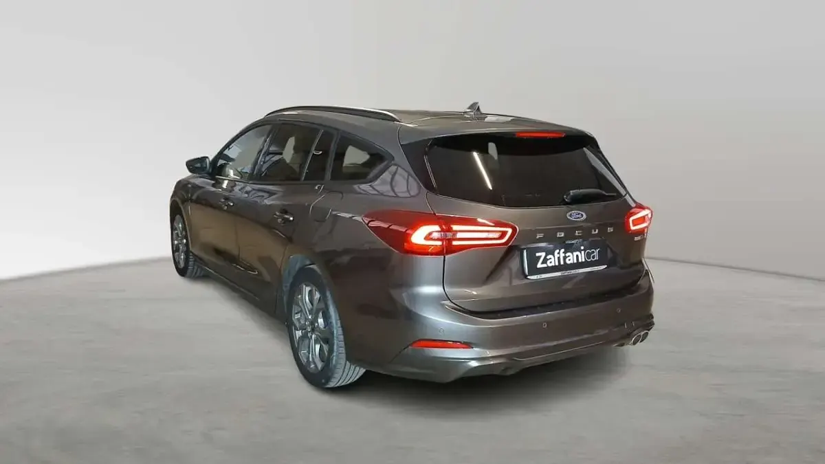 Begagnad Ford Focus ST-Line 125 HK (91 kW) 2022 Grå Kombi