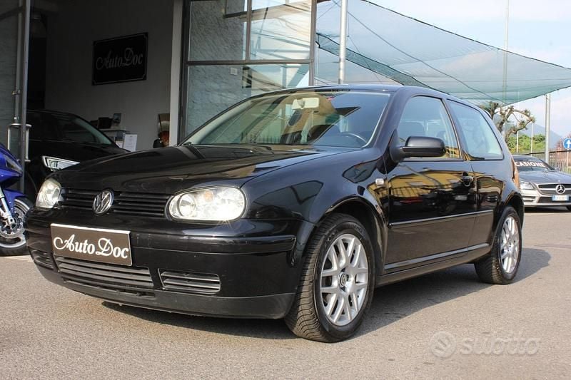 Usata VW Golf IV Highline 105 CV (77 kW) 2003 Nero Berlina