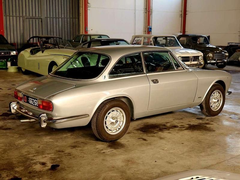 Usata Alfa Romeo 2000 Veloce 132 CV (97 kW) 1974 Argento Coupé